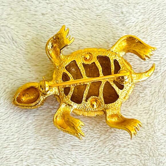 Vtg MONET Gold Tone Turtle Green Rhinestone Eyes Brooch Pin Tortoise - Picture 6 of 10